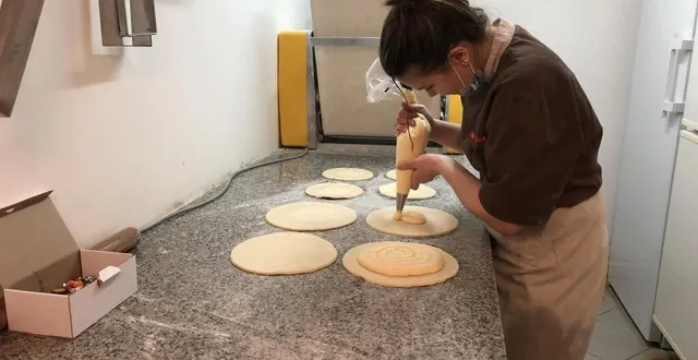 photo  la boulangerie la galette du ménil a dû augmenter le prix de ses galettes des rois pour faire face à l’inflation.  &copy;  ouest-france 