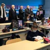 photo la visite a commencé pendant le quart d’heure consacré à la lecture. les élèves de cm1-cm2 de la directrice martine morel sont plongés dans leurs livres tandis qu’élus et responsables de l’éducation nationale conversent avec l’enseignante.
