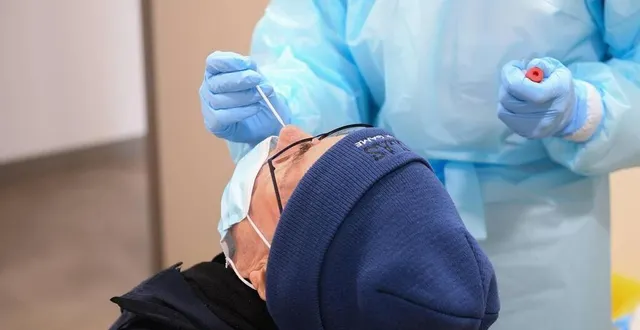 photo  la sarthe n’échappe par à cette cinquième vague du covid-19. le taux de positivité des tests atteint ce mardi plus de 20 % dans le département.  &copy;  le courrier de l’ouest – josselin clair 