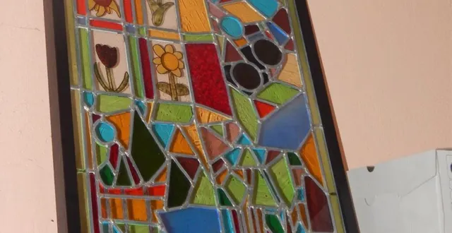 photo  le vitrail réalisé par l’association nouveau souffle pour l’école des peupliers.  &copy;  le maine libre 