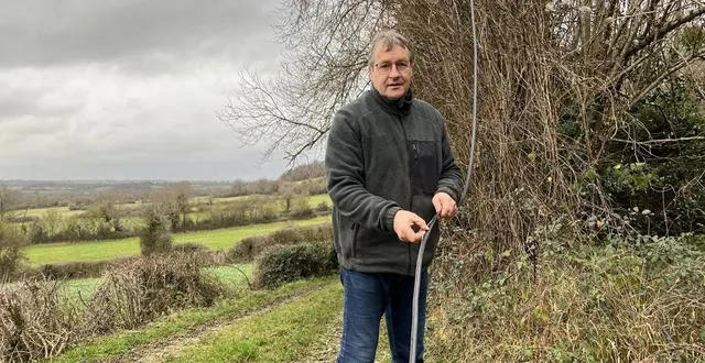 photo  jean-guy saillard est producteur laitier à villebadin, commune déléguée de gouffern-en-auge.  &copy;  ouest-france 