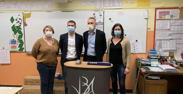 photo  de gauche à droite : marie-laure come, directrice de l’école catherine-paysan de vibraye, sébastien duguet, enseignant référen numérique, nicolas sionneau, inspecteur de l’éducation nationale, circonscription de la ferté-bernard et cindy gautier, vice-présidente à la communauté de communes des vallées de la braye et de l’anille.  &copy;  ouest-france 