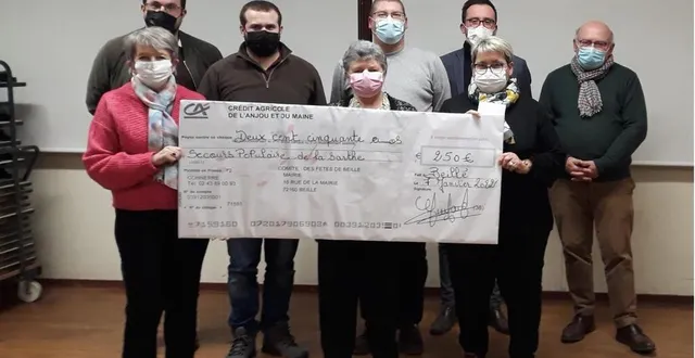 photo  un chèque de 250 € a été remis au secours populaire.  &copy;  le maine libre 