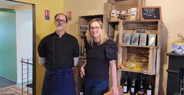 photo  claire brilliet aux côtés de son cuisinier, bertold.  &copy;  le maine libre 