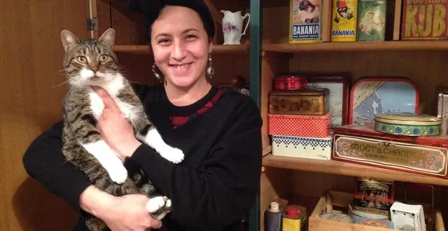 photo  avec balthazar qui tient la boutique quand elle n’est pas là…  &copy;  le maine libre 