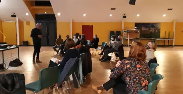 photo  la conférence-débat était animée par bernard lemoult, directeur de recherche à l’imt atlantique et spécialiste des transitions sociétales.  &copy;  le maine libre 