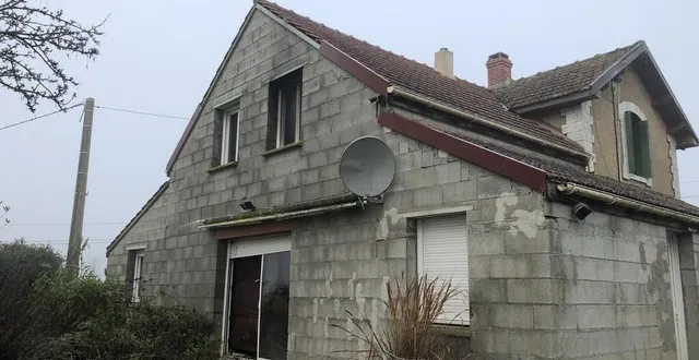 photo  l’incendie a considérablement endommagé l’intérieur de la maison, situé au lieu-dit « la gare », à avessé (sarthe). les fumées ont rendu les biens de la famille inutilisables.  &copy;  ouest-france 