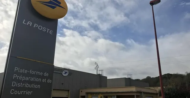 photo  la poste a ouvert un centre de tri dans les anciens locaux de tupperware.  &copy;  dr 