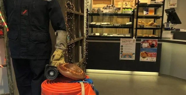 photo  avec ses galettes des rois, 