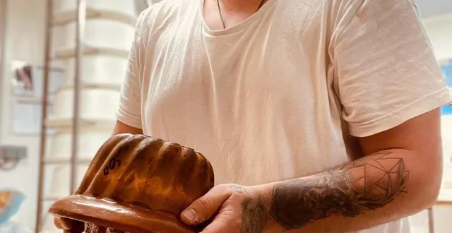 photo  johan huhné propose un gâteau spécial pour les rois : un kouglof aux figues.  &copy;  ouest-france 