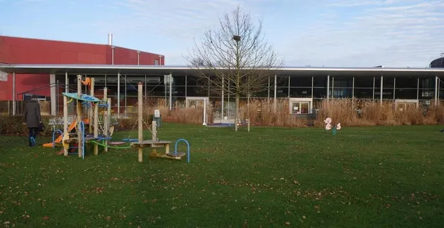 photo  le nouvel espace ludique devrait voir le jour à la place de l’actuelle aire de jeux en bois.  &copy;  le maine libre 