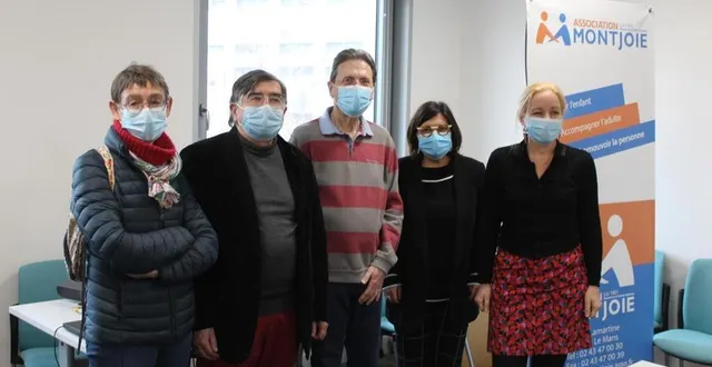 photo  l’association d’aide aux réfugiés irakiens a remis un chèque de 1 895 € à l’association montjoie.  &copy;  le maine libre 