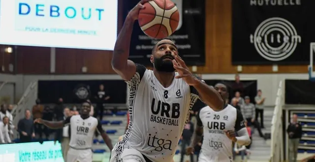 photo  maël lebrun et l’union rennes basket veulent enchaîner à poitiers après leur victoire contre bordeaux..  &copy;  jocelyne régent 