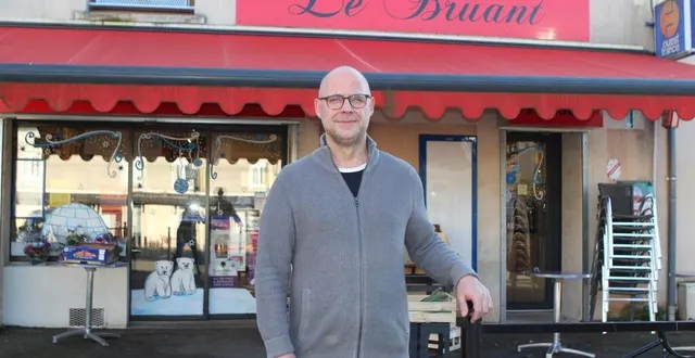 photo  xavier froger a repris le commerce de cré-sur-loir à la fin de l’été 2021.  &copy;  le maine libre 