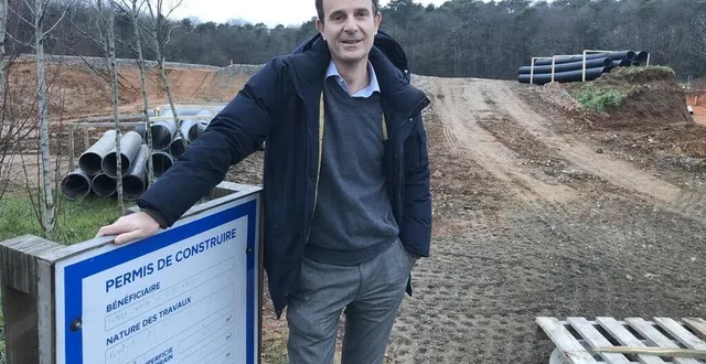 photo  emmanuel pousset, dirigeant fondateur de solewa, pose ici, sur le futur site du nouveau siège administratif de son entreprise, quartier de la foresterie au mans, sur la route de laval.  &copy;  photo le maine libre 