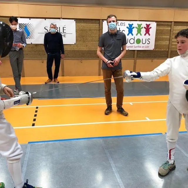 photo le cercle d’escrime de sablé-sur-sarthe et  l’association les p’tits doudous du pôle santé sarthe-et-loir ont coorganisé la manifestation sportive et solidaire.  ©  ouest-france