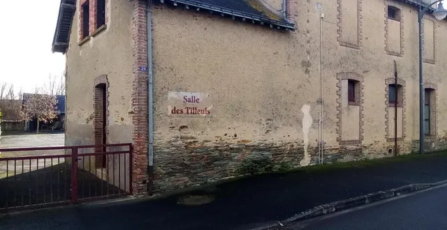 photo  c’est dans une partie inoccupée de la salle des tilleuls qu’anaël robert, maire, propose de créer une mam (maison d’assistants maternels).  &copy;  ouest-france 