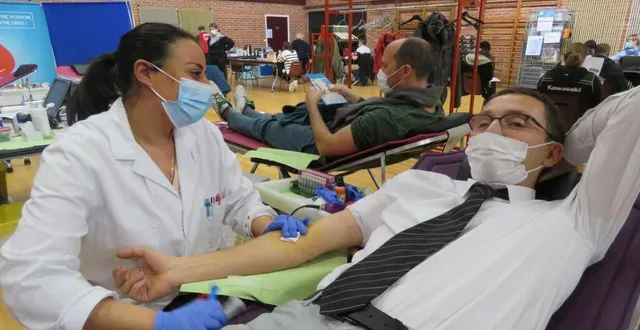 photo  sylvain, d’aigné, vient donner son sang régulièrement à la milesse.  &copy;  le ; maine libre 