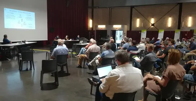 photo  les élus ont travaillé pendant plusieurs mois sur l’élaboration du schéma de cohérence territoriale du maine saosnois.  &copy;  archives le maine libre 