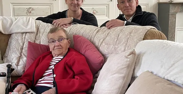 photo  paul-alexis jourdren, président de cettefamille, avec cathia legoutteux, la maîtresse de maison d’une des résidences qui accueillent entre six et huit personnes âgées.  &copy;  ouest-france/patrice moyon 