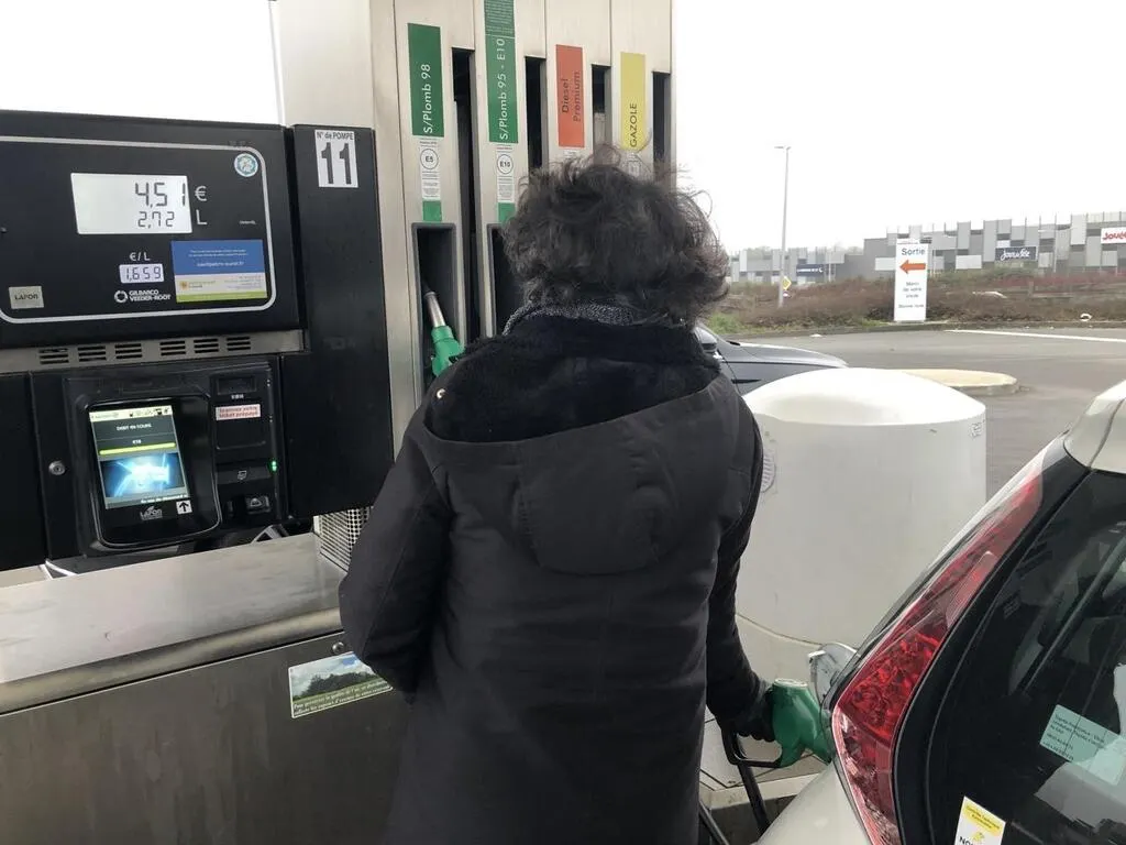 Prix Carburant Leclerc La Roche Sur Yon Sud La Roche-sur-Yon. Hausse du coût du carburant : « On fait super attention »  - La Roche sur Yon.maville.com