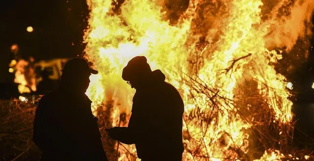 photo  voivres, jeudi 27 janvier 2022. dès 7 h 30, les agriculteurs ont allumé des « feux de la colère » au bord de plusieurs axes du département.  &copy;  photo le maine libre-denis lambert 