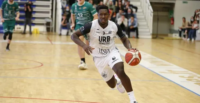 photo  bryan pamba et l’union rennes basket devront attendre pour retrouver l’aurore vitré à la poultière.  &copy;  julien kammerer 