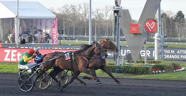 photo  davidson du pont grille la politesse à galius à l’arrivée.  &copy;  afp 