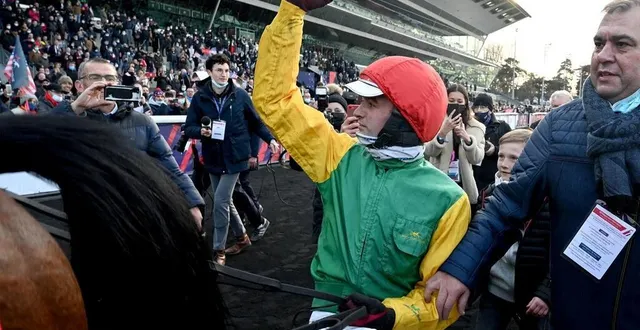 photo  davidson du pont et nicolas bazire remportent le grand prix d’amérique 2022 en hippisme.  &copy;  marc ollivier / ouest-france 