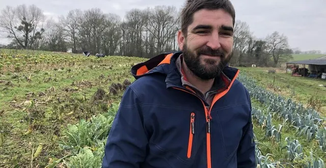 photo  florent rouillard exploite deux hectares de champs de maraîchage et 3 500 m2 de serres.  &copy;  le maine libre 