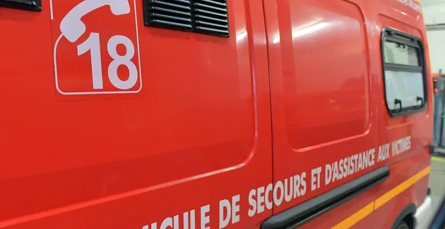 photo  un bâtiment agricole a pris feu, dans la nuit de dimanche 30 à lundi 31 janvier 2022, à macé, dans l’orne.  &copy;  ouest france 