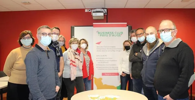 photo  au premier plan, guillaume desjardins (à gauche) et joël olivié (à droite).  &copy;  ouest-france 