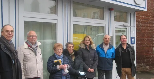photo  la municipalité a officialisé la réouverture du bureau de poste, vendredi matin.  &copy;  ouest-france 