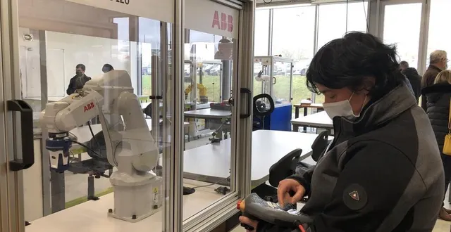 photo  une formation en mécatronique-robotique a ouvert ses portes à normand’innov, non loin de flers, dans l’orne.  &copy;  ouest-france 