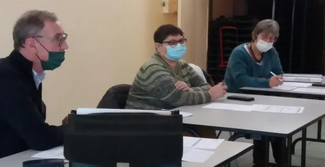 photo  jean-philippe tresca, trésorier, renée spy, présidente et marie-france bouhours secrétaire ont présenté les projets.  &copy;  ouest-france 