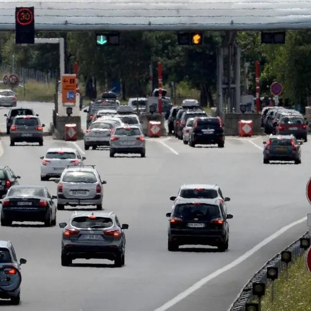 photo le péage du bignon, au sud de nantes. c’est l’addition des augmentations aux péages et à la pompe qui pèse sur les budgets des particuliers.  ©  ouest france