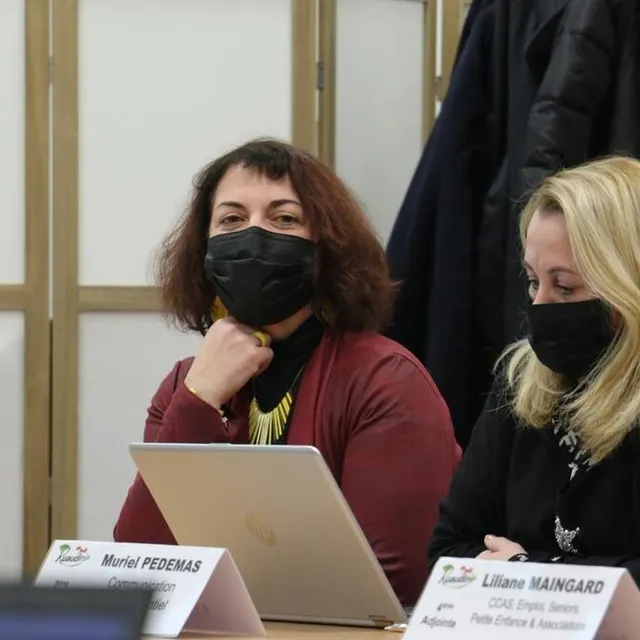 photo nadia boutimah, adjointe au maire en charge des affaires sociales, lors du conseil municipal de ruaudin, le 31 janvier 2022.  ©  ouest-france