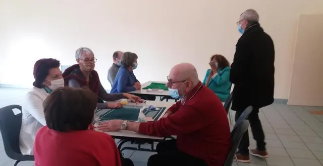 photo  le lundi, c’est jeux pour les adhérents de générations mouvement. ainsi, certains se sont retrouvés pour jouer à la belote ou au tarot dans la salle des fêtes. l’associatin tiendra son assemblée générale, le lundi 14 mars.  &copy;  ouest-france 
