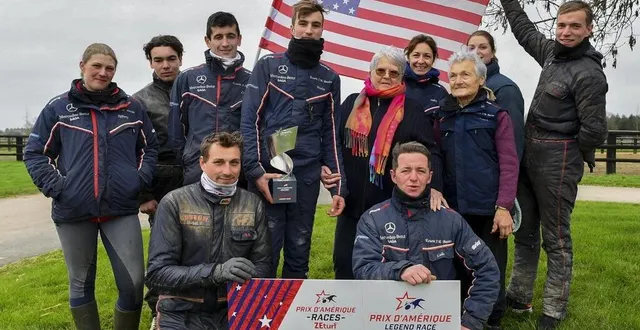 photo  de retour à la bodinière, la ferme des bazire à solesmes, nicolas (debout au centre) a été fêté comme il se doit par l’équipe et sa famille.  &copy;  le maine libre – yvon loue 