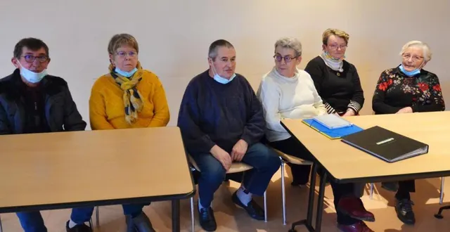photo  de gauche à droite, marc grouas et nicole godet, membres du conseil d’administration ; yves freslon, président ; élisabeth corbin, trésorière ; marie-claire chaussée, membre du conseil d’administration ; nicole dagron, secrétaire.  &copy;  ouest-france 