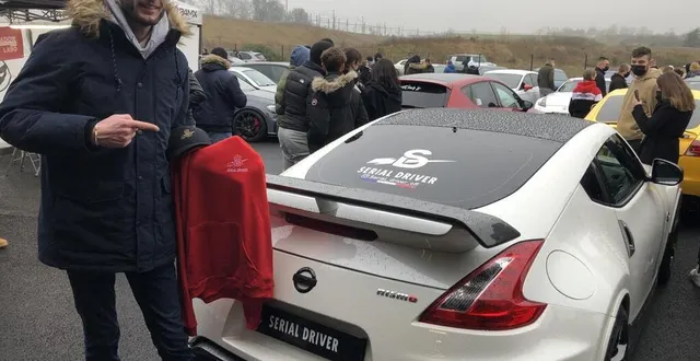 photo  thomas chaignon, youtubeur et organisateur de rassemblements de fans de voitures de course et de collection, se lance dans la commercialisation de sa nouvelle marque de vêtements : serial driver.  &copy;  photo le maine libre 