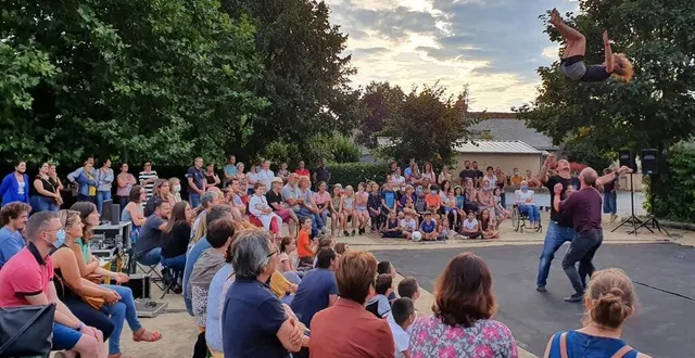 photo  le cirque exalté avait enthousiasmé le public de longnes.  &copy;  lbn 