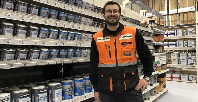 photo  nicolas rué, le gérant du futur weldom, compte ouvrir son magasin dans le courant du mois de mars.  &copy;  ouest-france 