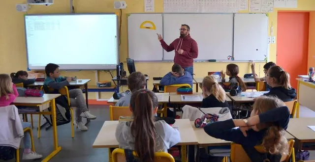 photo  à villaines-sous-malicorne, l’école le marronnier passerait de cinq à quatre classes.  &copy;  archives le maine libre 