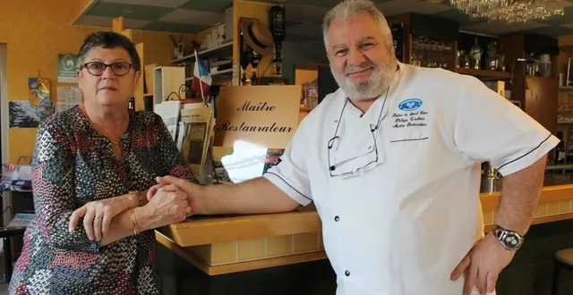 photo  évelyne et philippe cauchois, en 2017, lors de la mise en vente de leur hôtel-restaurant l’auberge relais du cheval blanc.  &copy;  archives ouest-france 