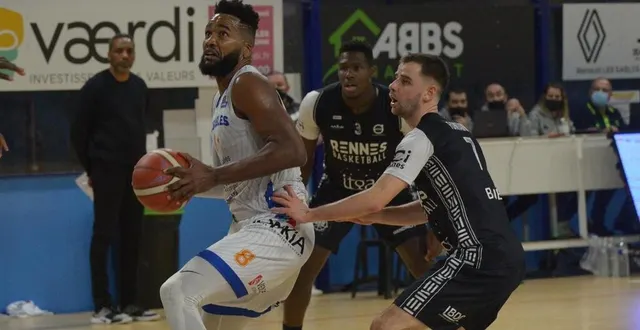 photo  avec 14 points et 7 rebonds, grégory lessort a été l’un des artisans de la victoire sablaise.  &copy;  laurent gelot 