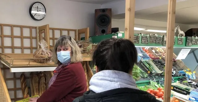 photo  nathalie le guennec, un dimanche matin, à l’épicerie de la carneille, dans l’orne.  &copy;  ouest-france 