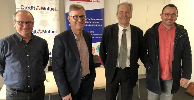 photo  deuxième en partant de la gauche, pascal joubert. à ses côtés, michel ahier, emmanuel deret, patron d’ed trans, et gilles hubert.  &copy;  ouest-france 