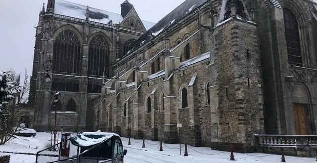 photo  la cathédrale saint-julien au mans (sarthe) sous la neige le 10 février 2021.  &copy;  ouest-france 