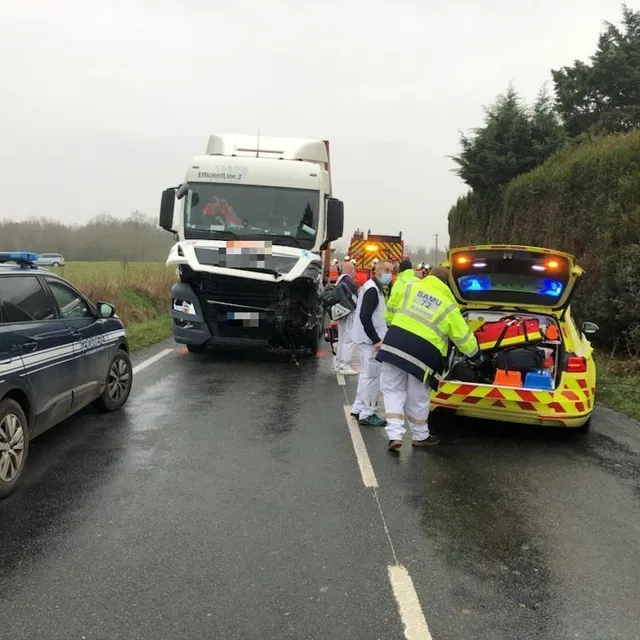 photo un homme de 91 ans, au volant d’une voiture, est décédé lors d’une collision avec un poids lourd sur la d307 à coulongé.  ©  le maine libre – yvon loue